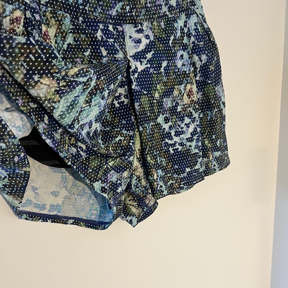 Lululemon Skort - Size 4 - Picture 4 of 5